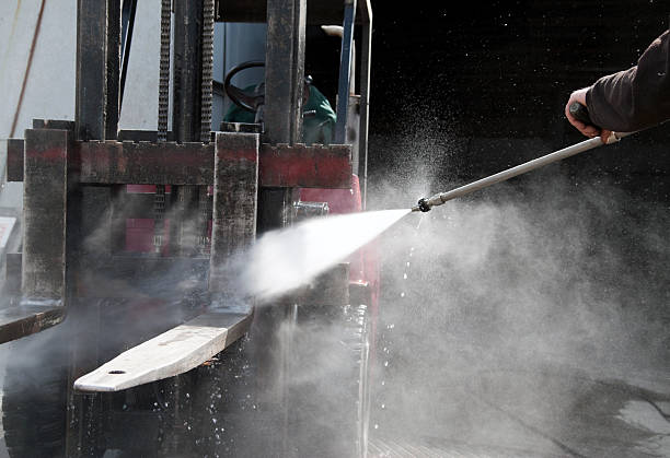 Best Pool Deck Cleaning  in Pine Nyon, CA